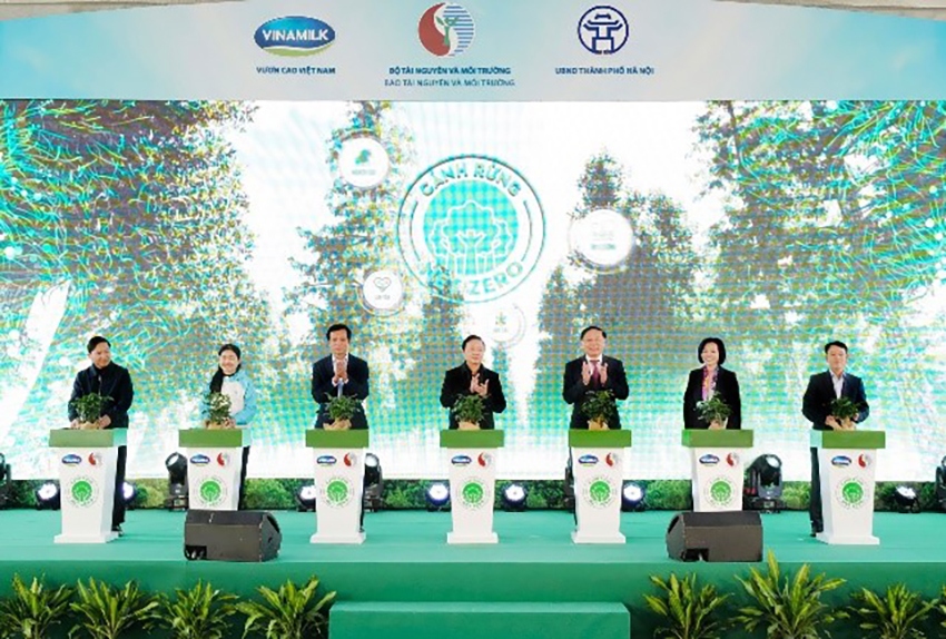 Hoạt động trồng cây hướng đến Net Zero 2050 được khởi động tại TP. Hà Nội