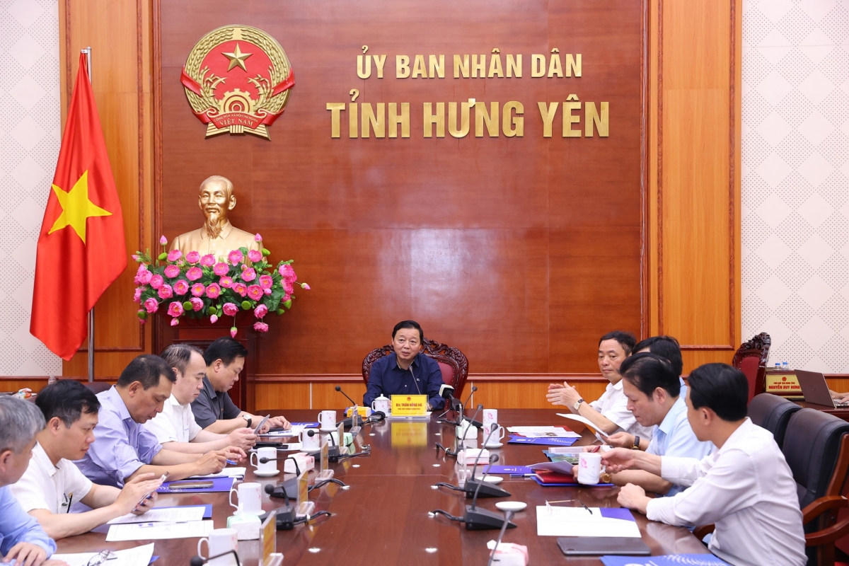 Phó Thủ tướng Trần Hồng Hà nêu rõ, dự án Dự án Đường dây 500kV mạch 3 đang trong giai đoạn thi công hết sức khẩn trương để hoàn thành trong tháng 6/2024