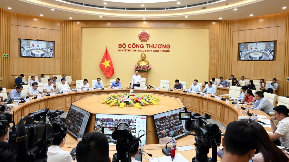 Bộ trưởng Bộ Công Thương đề nghị các địa phương, đơn vị liên quan khẩn trương rà soát, cập nhật đầy đủ các chủ trương, định hướng và mục tiêu đề ra trong Kế hoạch thực hiện Quy hoạch điện VIII - 
Ảnh: Báo Công Thương