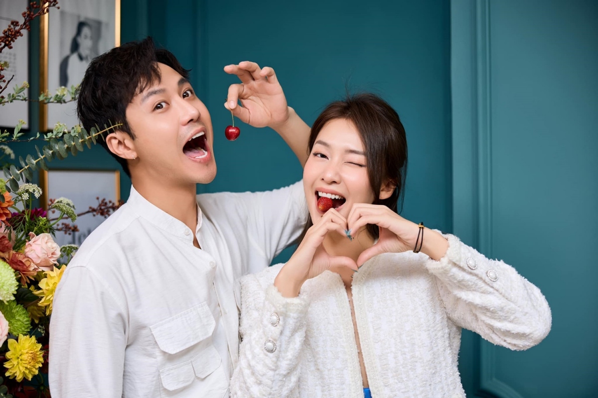 Diễn viên Thanh Sơn chia sẻ đôi khi cảm thấy phiền vì những tin đồn tình cảm nhưng là người nổi tiếng, anh bắt buộc phải sống chung với điều đó. Nam diễn viên chia sẻ: "Đôi lúc tôi cũng cảm thấy phiền một chút nhưng lâu dần tôi quen với những điều đó. Tôi đang ở giai đoạn sau 30 tuổi - một giai đoạn đáng quý của diễn viên. Bởi ở độ tuổi này, tôi vừa có ngoại hình, vừa có độ chín chắn trong suy nghĩ. Sau này, tôi không thể vào những vai như hiện tại. Đây là thời gian quan trọng để bản thân tôi phát triển nghề nên tôi muốn mọi người tập trung cho sản phẩm của mình nhiều hơn là chuyện cá nhân. Sau khi tập trung cho sự nghiệp, tôi còn rất nhiều thời gian trong tương lai để thoải mái thể hiện bản thân hơn. 
Sau phim 11 tháng 5 ngày và sau những tin đồn đó, tôi rất ít khi trả lời phỏng vấn liên quan tới điều đó. Tôi vẫn giữ nguyên quan điểm, sẽ không nói những chuyện về đời sống riêng tư mà muốn mọi người tập trung vào sản phẩm của mình. Tôi xin phép không nói gì về cuộc sống của tôi bây giờ". (Nguồn: VietNamNet)