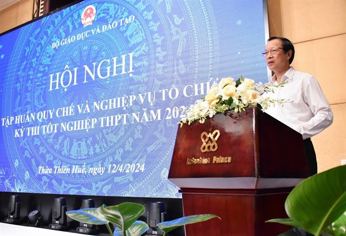 Thứ trưởng Bộ GD-ĐT Phạm Ngọc Thưởng phát biểu tại hội nghị