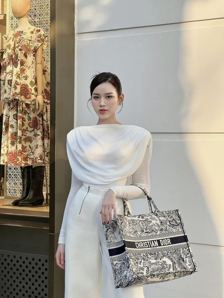 Xem lại thước phim trước thềm chung kết Miss World 2023, đại diện Việt Nam năm 2021 - Đỗ Thị Hà từng bày tỏ quan điểm về các yếu tố chọn lọc một nhan sắc trọn vẹn cho ngôi vị cao quý nhất cuộc thi. Nàng hậu xứ Thanh chia sẻ: “Nhan sắc có thể là một yếu tố rất cần. Tuy nhiên, đây không phải là điều kiện quan trọng nhất, cũng không phải điều kiện tiên quyết để chúng ta hướng đến một kết quả cuối cùng...