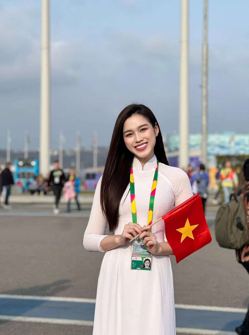 Ngay từ khi đăng quang Hoa hậu Việt Nam 2020, Đỗ Thị Hà đã chiếm được cảm tình của khán giả với nhan sắc ngọt ngào. Người đep 2001 thường xuyên gắn liền với phong cách dịu dàng, nữ tính. Trong thời gian đương nhiệm, Đỗ Thị Hà luôn cố gắng thay đổi hình tượng để bản thân mới mẻ trong mắt khán giả. Mặc dù vậy người đẹp nhiều lúc vẫn bị chê nhạt nhoà, kém nổi bật. Sau khi kết thúc nhiệm kỳ, Đỗ Thị Hà không chỉ thăng hạng nhan sắc mà còn ghi điểm với phong cách thời trang đời thường tinh tế.