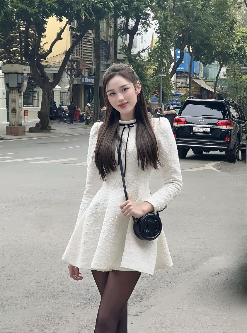 Người đẹp cũng sở hữu túi hiệu từ vài chục triệu đến hàng trăm triệu đồng.