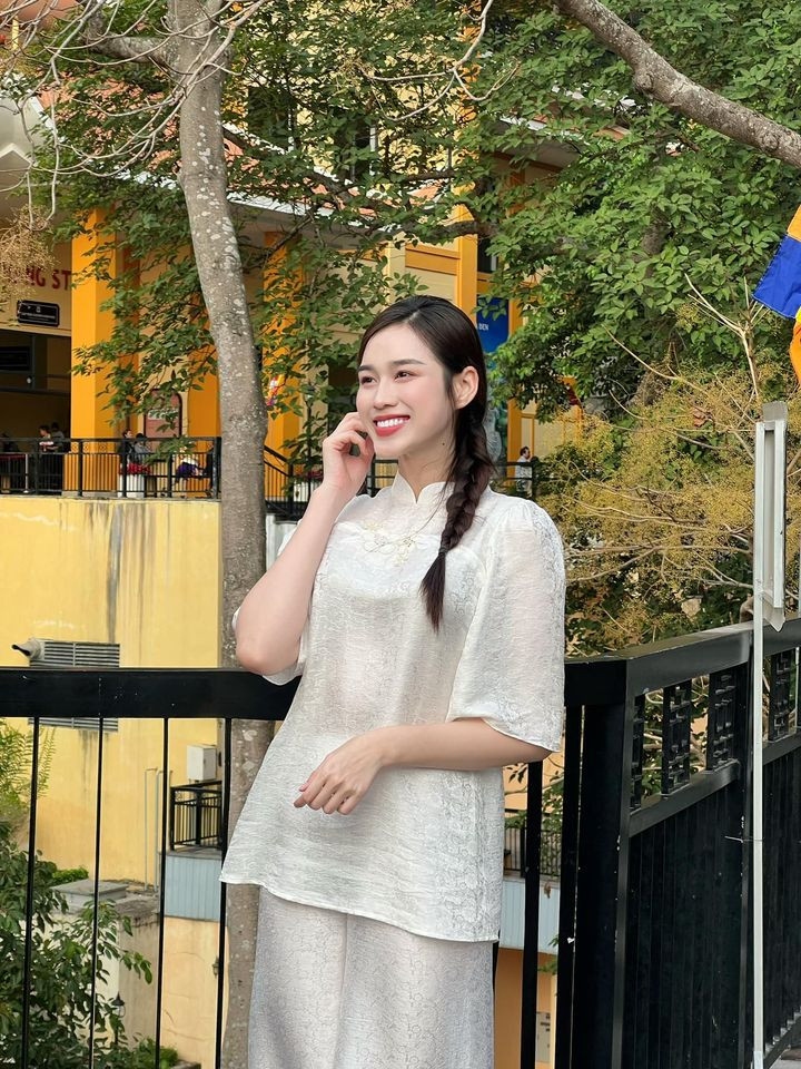 Người đẹp cho biết bản thân mong muốn duy trì việc tham gia nghệ thuật và các chương trình thiện nguyện. 
Tốt nghiệp Đại học Kinh tế Quốc dân, Hoa hậu Đỗ Thị Hà dự định học thạc sĩ bên cạnh việc đi diễn. Cô từng chia sẻ với báo chí rằng: "Tôi muốn là đại gia của chính mình, không phải vì tôi muốn giàu có mà muốn chứng minh cho mọi người thấy rằng, phụ nữ có thể độc lập, cũng có thể thành công và gặt hái được nhiều thành tựu trong sự nghiệp. Tôi muốn tự lập và tự chủ trong cuộc sống của mình''.