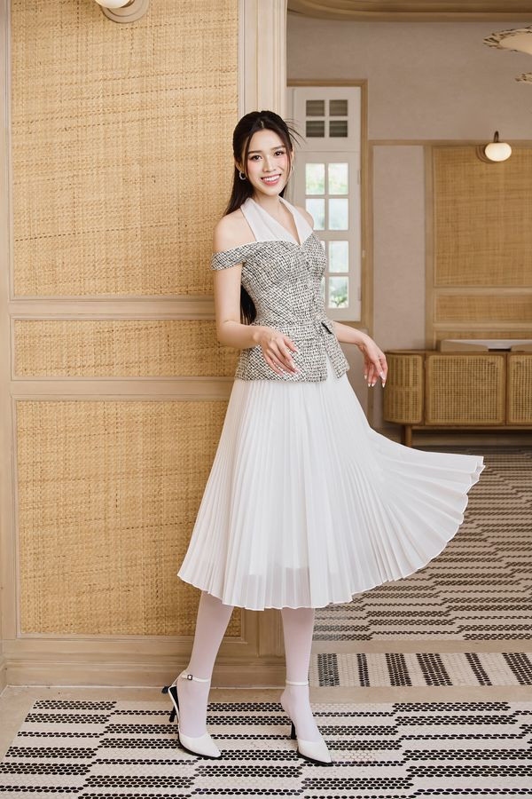 Trên các nền tảng mạng xã hội, nàng hậu xứ Thanh cũng tích cực chia sẻ những bí quyết chăm sóc sắc đẹp, truyền cảm hứng cho việc chăm sóc cơ thể và yêu bản thân