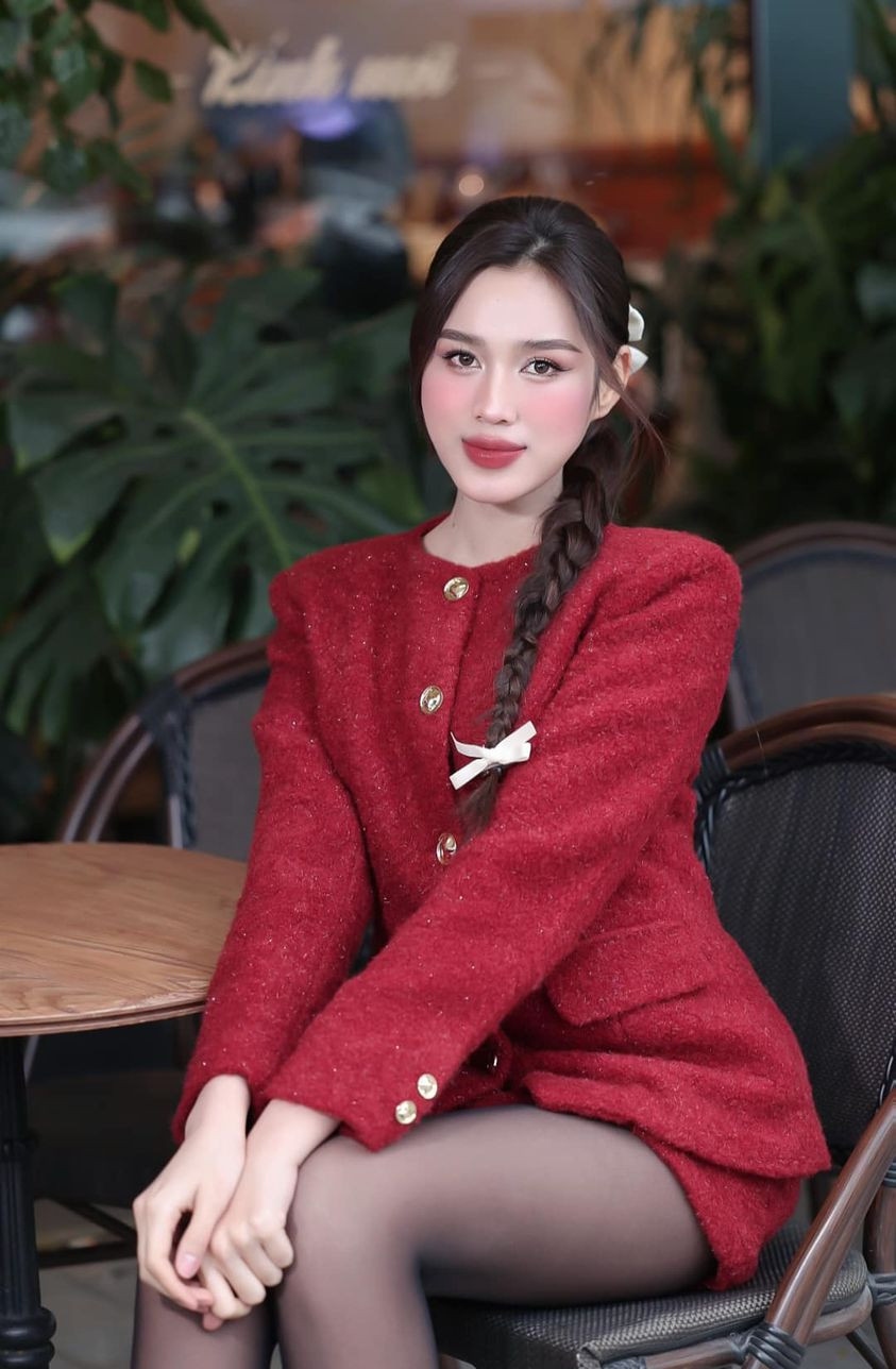 Người đẹp quê Thanh Hóa không còn tham gia quá nhiều hoạt động nghệ thuật mà tập trung cho công việc hiện tại và du lịch cá nhân. 