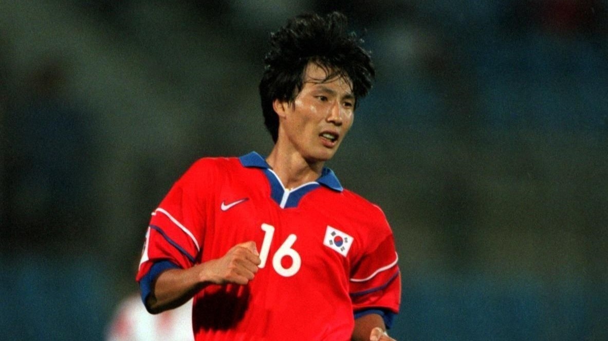 Năm 2002, Kim Sang Sik góp mặt trong thành phần ĐT Hàn Quốc dự Cúp Vàng CONCACAF nhưng không có tên trong chiến tích cùng ĐT Hàn Quốc giành hạng Tư World Cup 2002. 