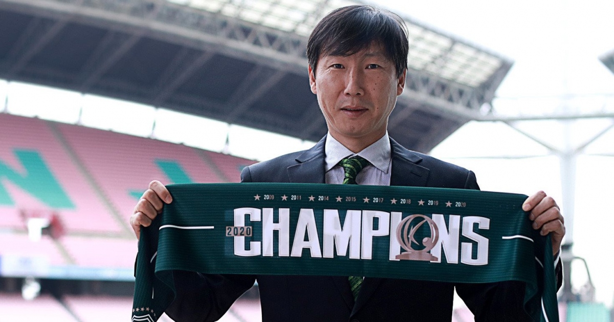 Sau đó, Kim Sang Sik làm trợ lý HLV ở Jeonbuk đến năm 2020 trước khi chính thức dẫn dắt đội bóng này. Tại Jeonbuk, Kim Sang Sik có được 1 chức vô địch K-League, 1 danh hiệu FA Cup. 