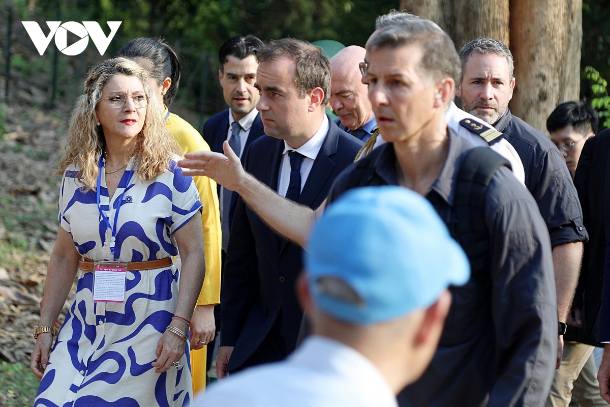 Minister Lecornu calls at Hill A1, where the fiercest battle took place in the Dien Bien Phu Campaign in 1954. He is accompanied by Secretary of State Patricia Miralles and several French war veterans.