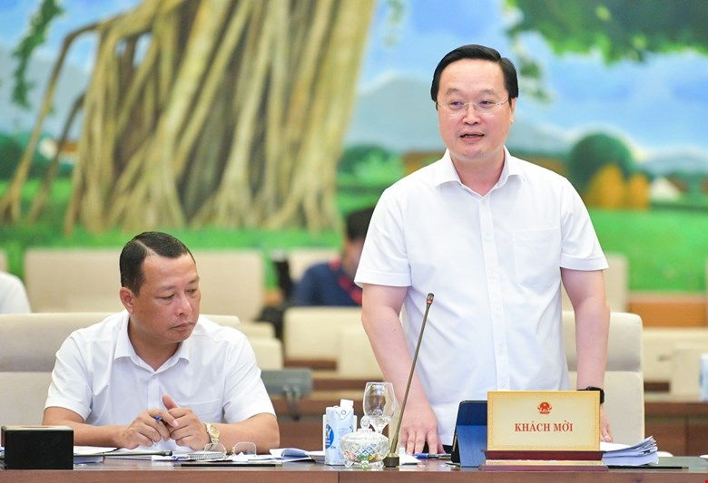 Chủ tịch UBND tỉnh Nghệ An Nguyễn Đức Trung phát biểu tại phiên họp 33 của Ủy ban Thường vụ Quốc hội