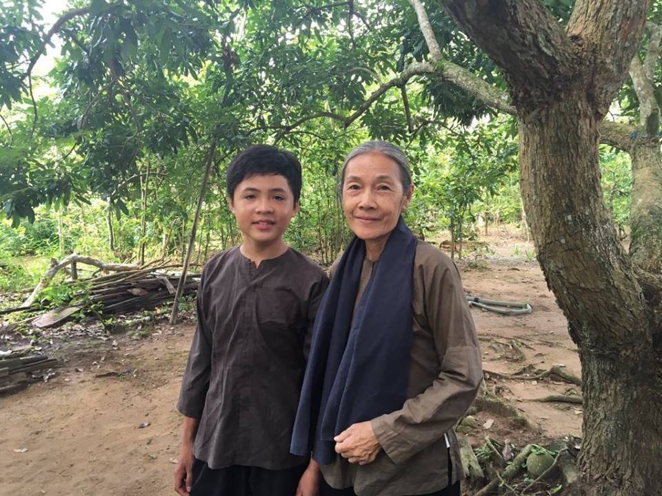 Ngày không đi phim, bà tranh thủ dọn dẹp nhà cửa, nấu nướng. Diễn viên Thanh Hiền chia sẻ, niềm vui của bà đơn giản là sau 1 ngày đóng phim về nhà được quây quần bên chồng, con, cháu.