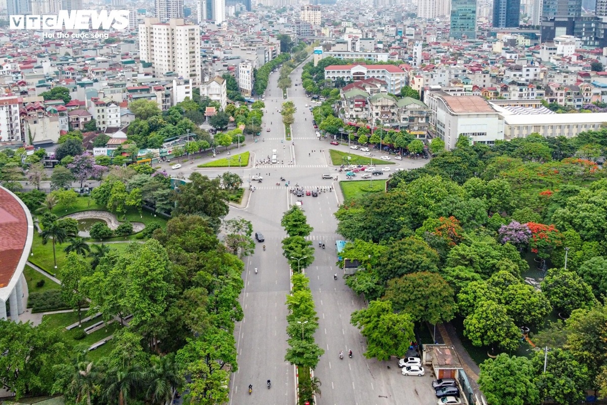 Điểm đầu tuyến Nguyễn Văn Huyên kéo dài là ngã tư giao Nguyễn Văn Huyên - Nguyễn Khánh Toàn. Điểm cuối là nút giao với đường Cầu Giấy.