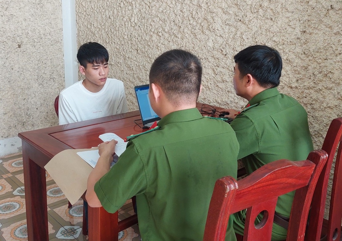 Công an huyện Diễn Châu lấy lời khai đối tượng Vũ Văn Đức 