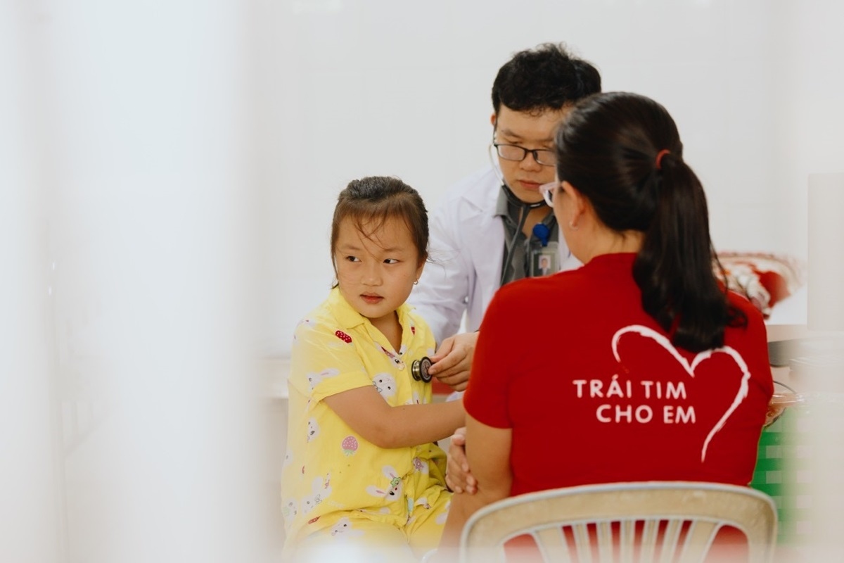 Trước đó, năm 2023 Trái tim cho em đã khám cho gần 15.000 em nhỏ tại 12 tỉnh/thành