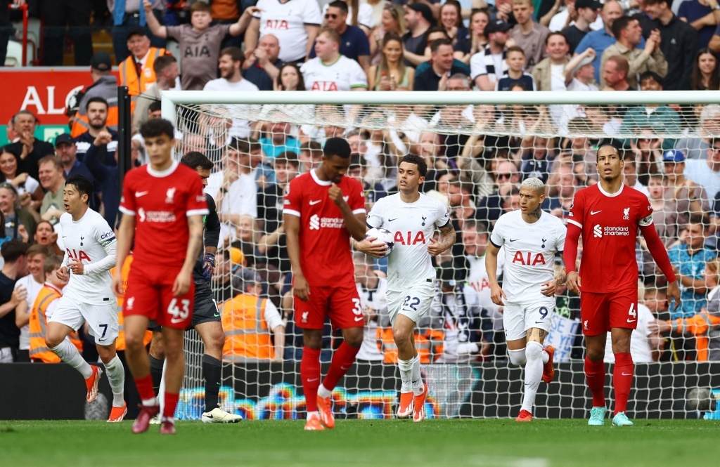 Richarlison và Son Heung-min thắp lửa hi vọng cho Tottenham (Ảnh: Reuters)