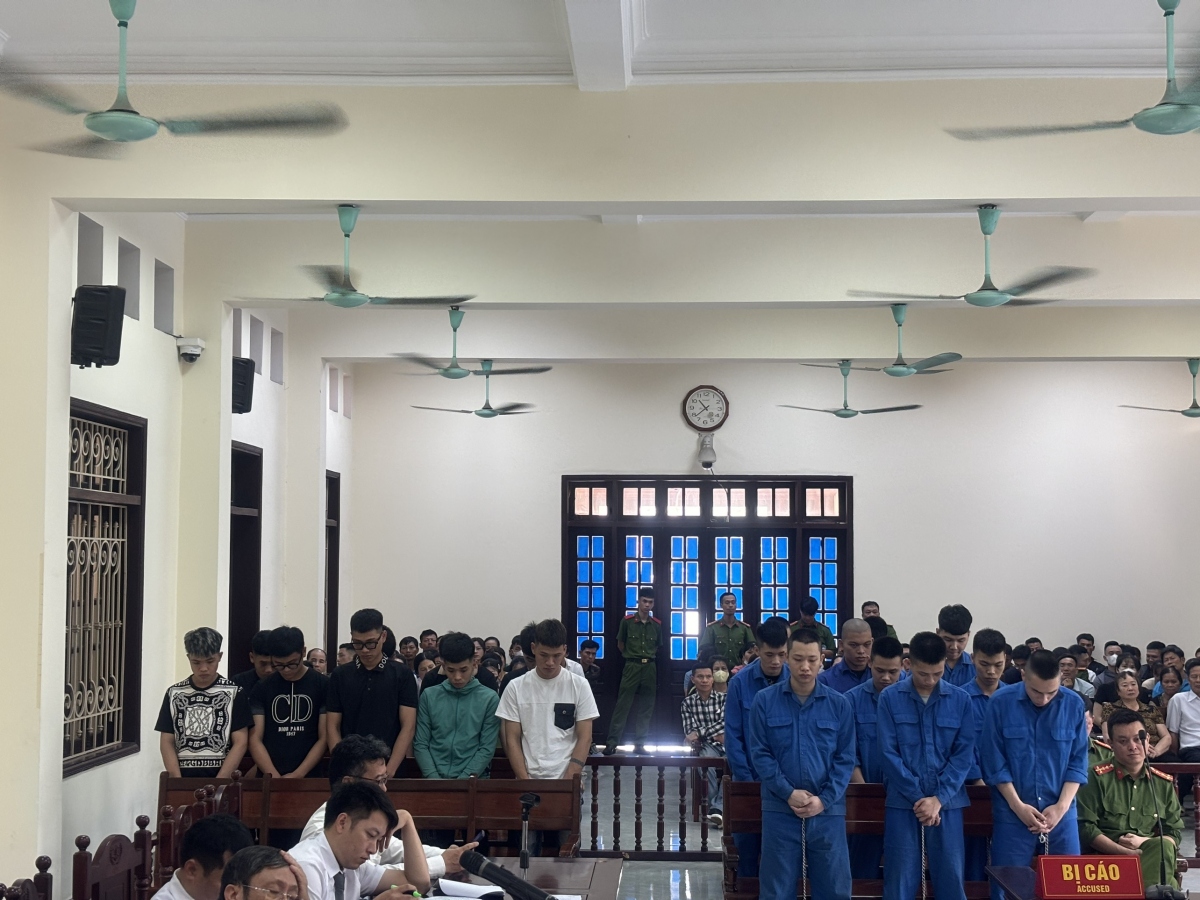 Các bị cáo tại phiên toà.