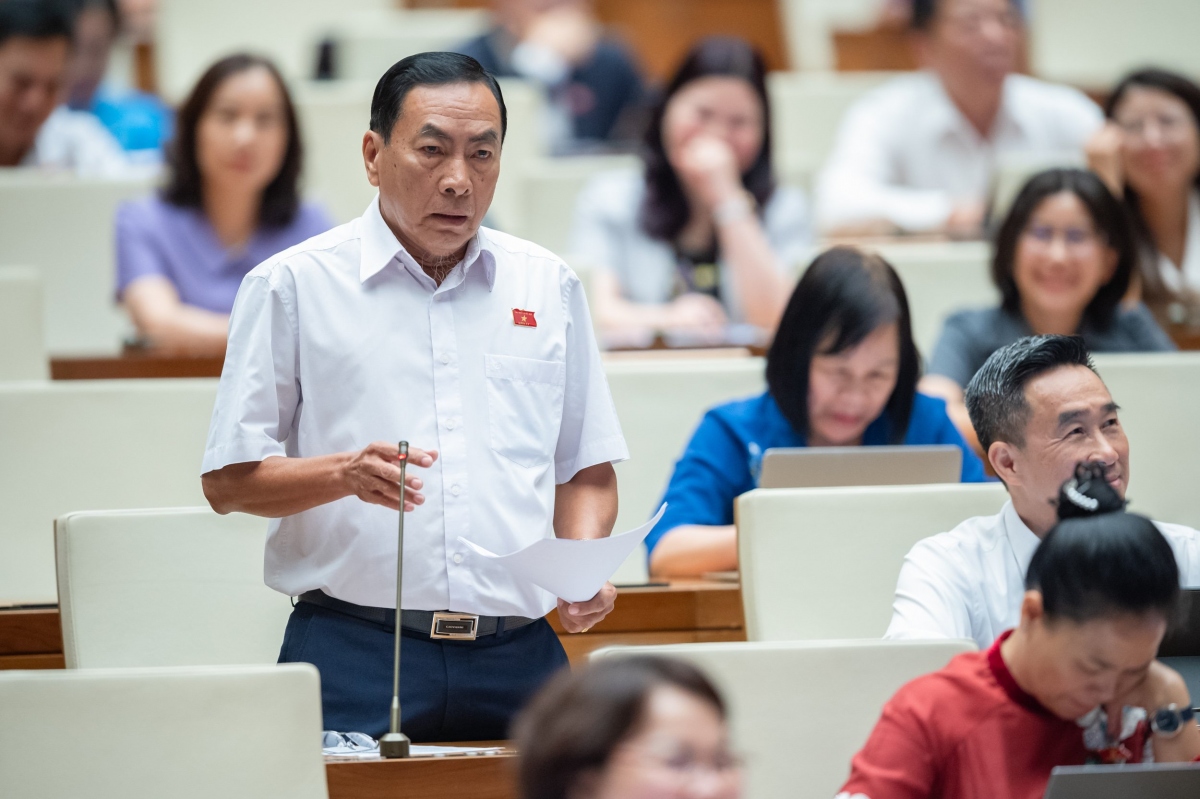 Đại biểu Phạm Văn Hoà