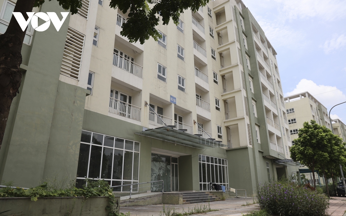 Khu chung cư này được quận Hoàn Kiếm xây dựng rộng khoảng 30ha. Trước đó, dự kiến năm 2020, thực hiện di dời hơn 5.000 hộ dân ở khu phố cổ sang sinh sống tại đây, thế nhưng đến thời điểm này nơi đây vẫn vắng bóng người.