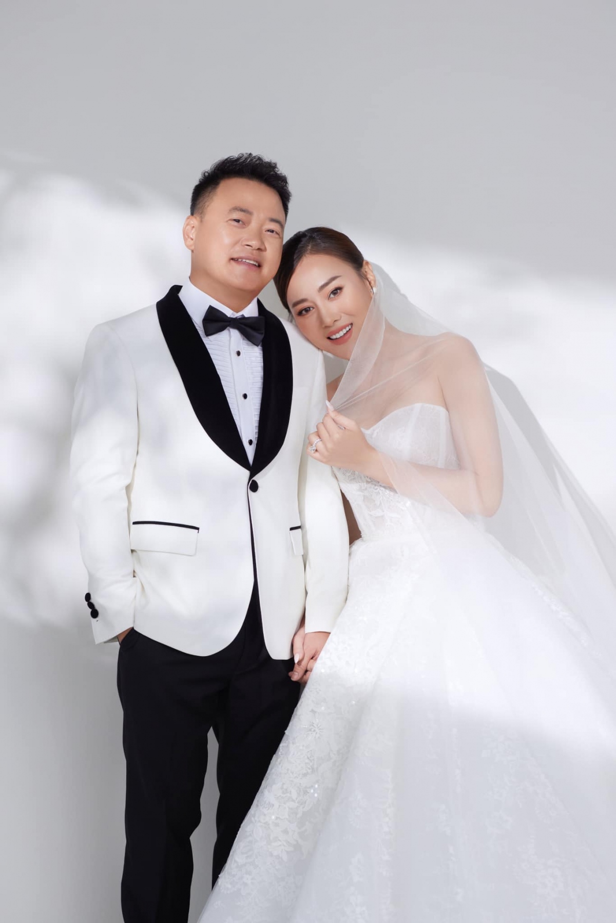Phương Oanh hạ sinh cặp sinh đôi với Shark Bình