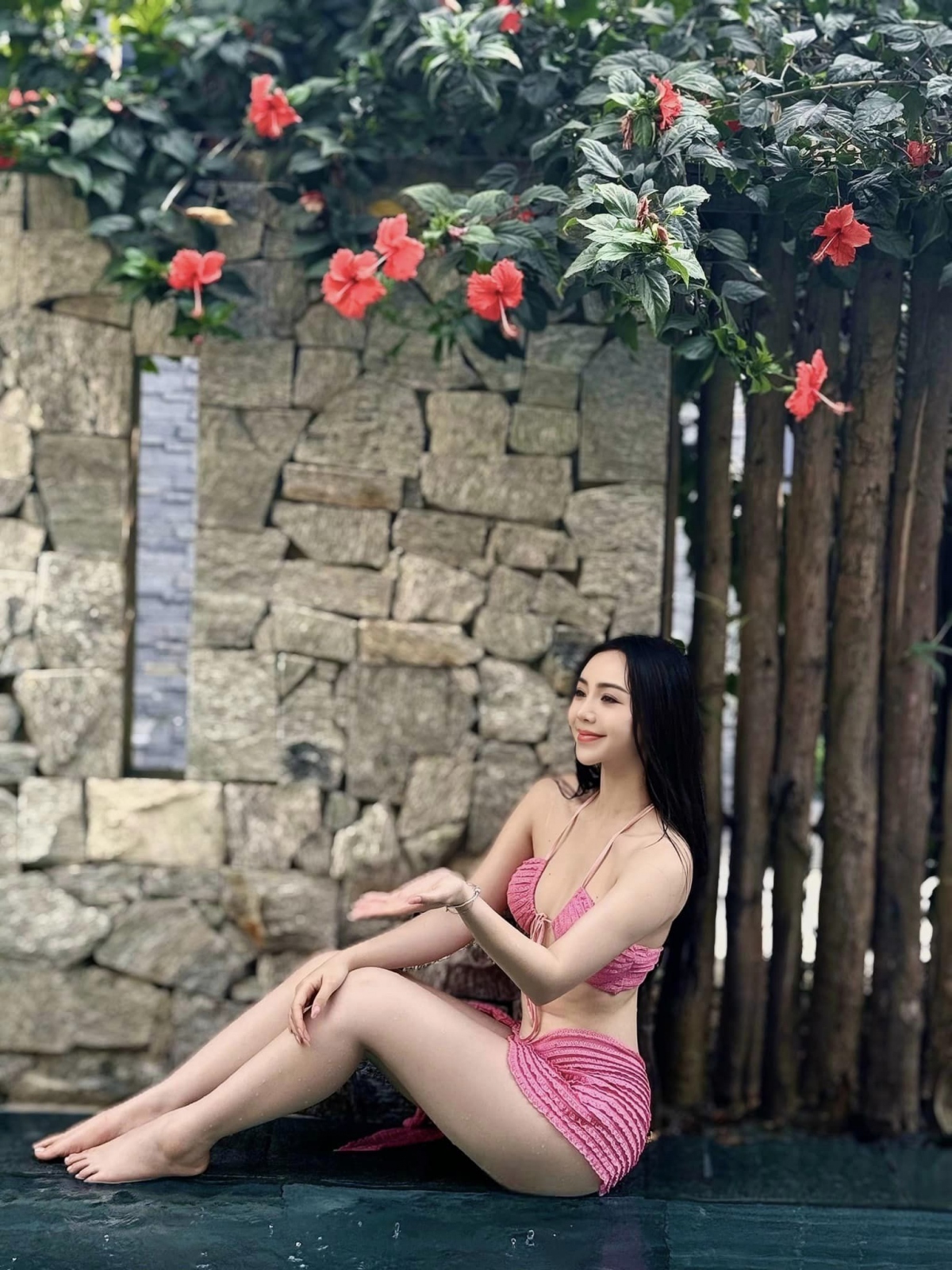 Nữ diễn viên "Chúng ta của 8 năm sau" sở hữu chiều cao chỉ dừng lại ở 1m61, kém nổi bật so với mặt bằng chung về diễn viên nữ. Tuy nhiên, cô sở hữu vóc dáng quyến rũ.