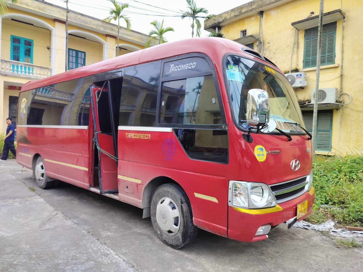 Chiếc xe đưa đón học sinh mà cháu bé 5 tuổi bị bỏ quên.