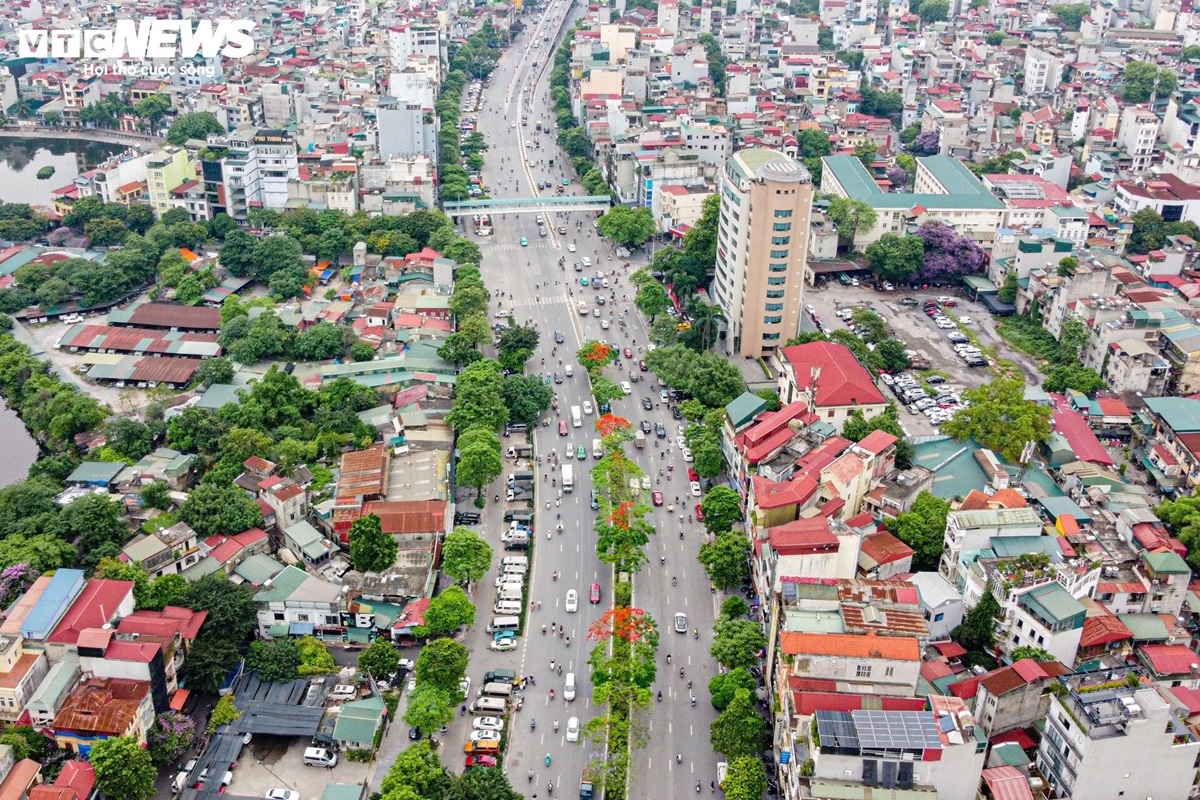 Với chiều dài 570m và tổng mức đầu tư 1.139 tỷ đồng, mỗi mét đường đã "ngốn" gần 2 tỷ đồng.