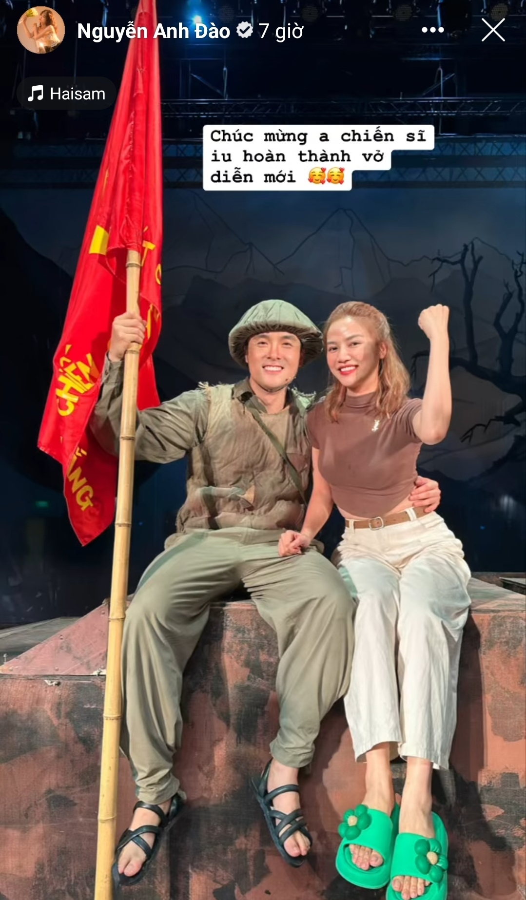 Anh Đào “Gặp em ngày nắng” đăng ảnh chúc mừng bạn trai hoàn thành vai diễn mới. Trước đây, nữ diễn viên khá kín tiếng trong chuyện tình cảm và hiếm khi chia sẻ hình ảnh của một nửa còn lại. Được biết, bạn trai Anh Đào cũng là một diễn viên, cả hai cũng hoạt động chung một sân khấu kịch với nhau.