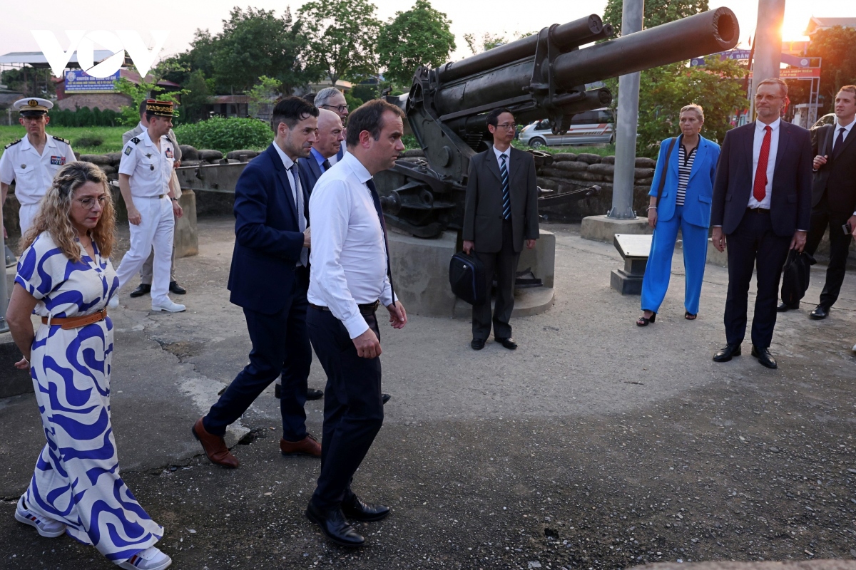 His visit shows France’s desire to break with the past and look to the future, for the sake of cooperation and development between the two countries and peoples.