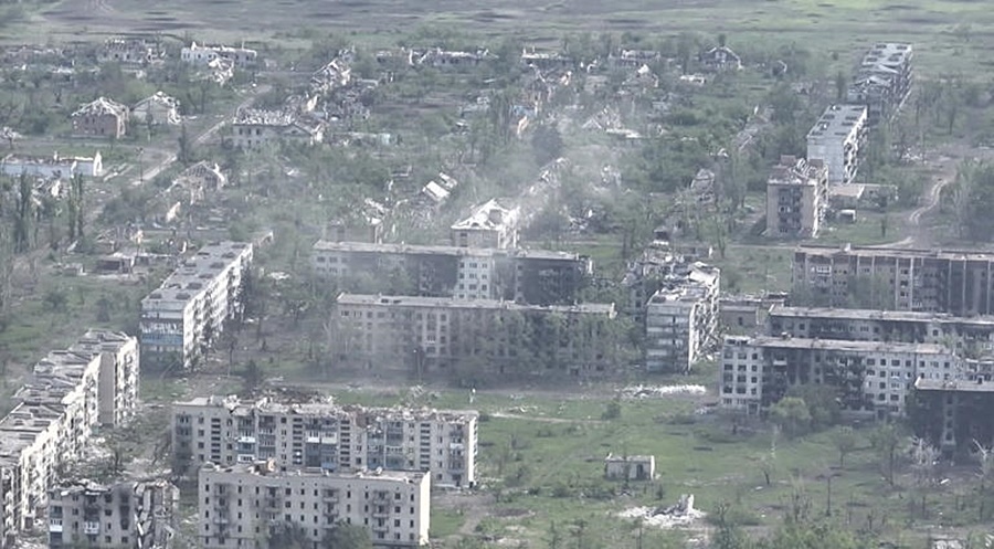 Thị trấn Chasov Yar hoang tàn do giao tranh. Ảnh: Cảnh sát tuần tra Ukraine.