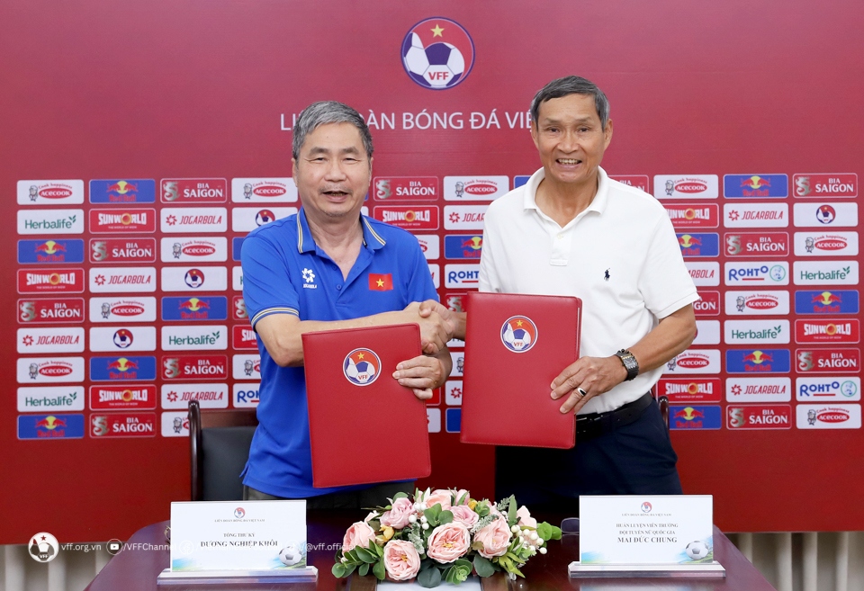 Mai Duc Chung continues role as coach of national women’s football team. (Photo courtesy of Vietnam Football Federation)