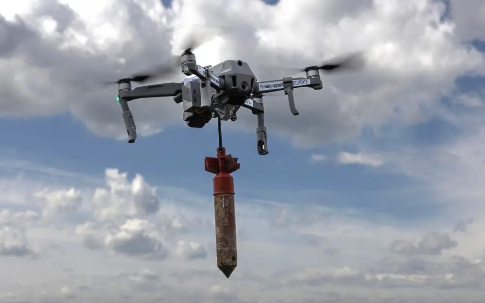 UAV Ukraine, UAV truc thang gan bom -Paula Bronstein.jpg