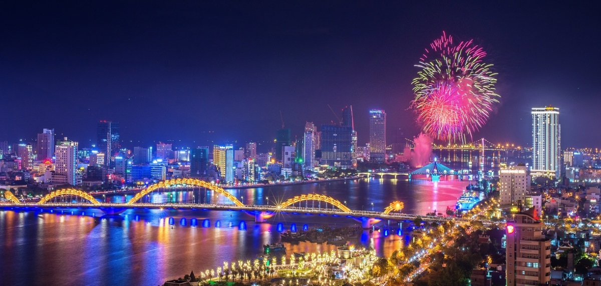 Từ Sun Ponte Residence có thể ngắm trọn những màn pháo hoa rực rỡ từ Lễ hội pháo hoa quốc tế Đà Nẵng DIFF. Ảnh phối cảnh minh họa Sun Property