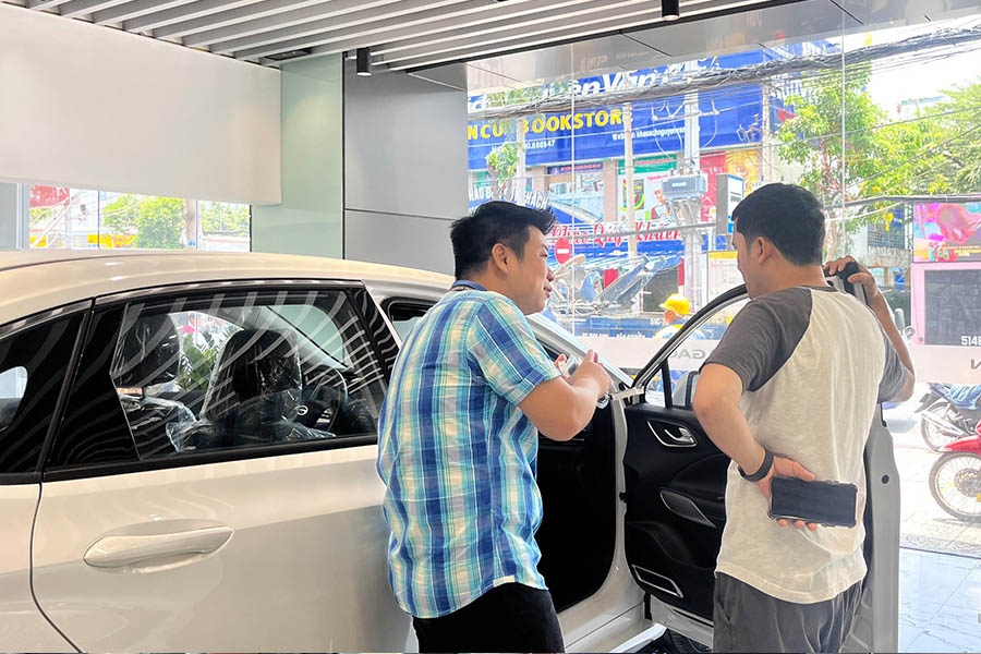 Mẫu sedan Aion ES có cấu hình và trang bị kém hơn Y Plus.