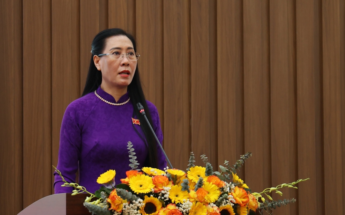 Bà Bùi Thị Quỳnh Vân, Bí thư Tỉnh ủy, Chủ tịch HĐND Quảng Ngãi phát biểu