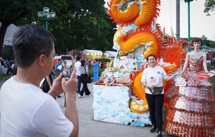 The festival showcases impressive images at the entrance using Vietnamese Banh Mi (baguette).