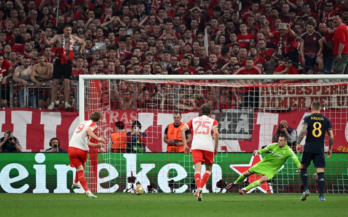 Phút 57, Harry Kane nâng tỷ số lên 2-1 cho Bayern Munich từ chấm phạt đền.
