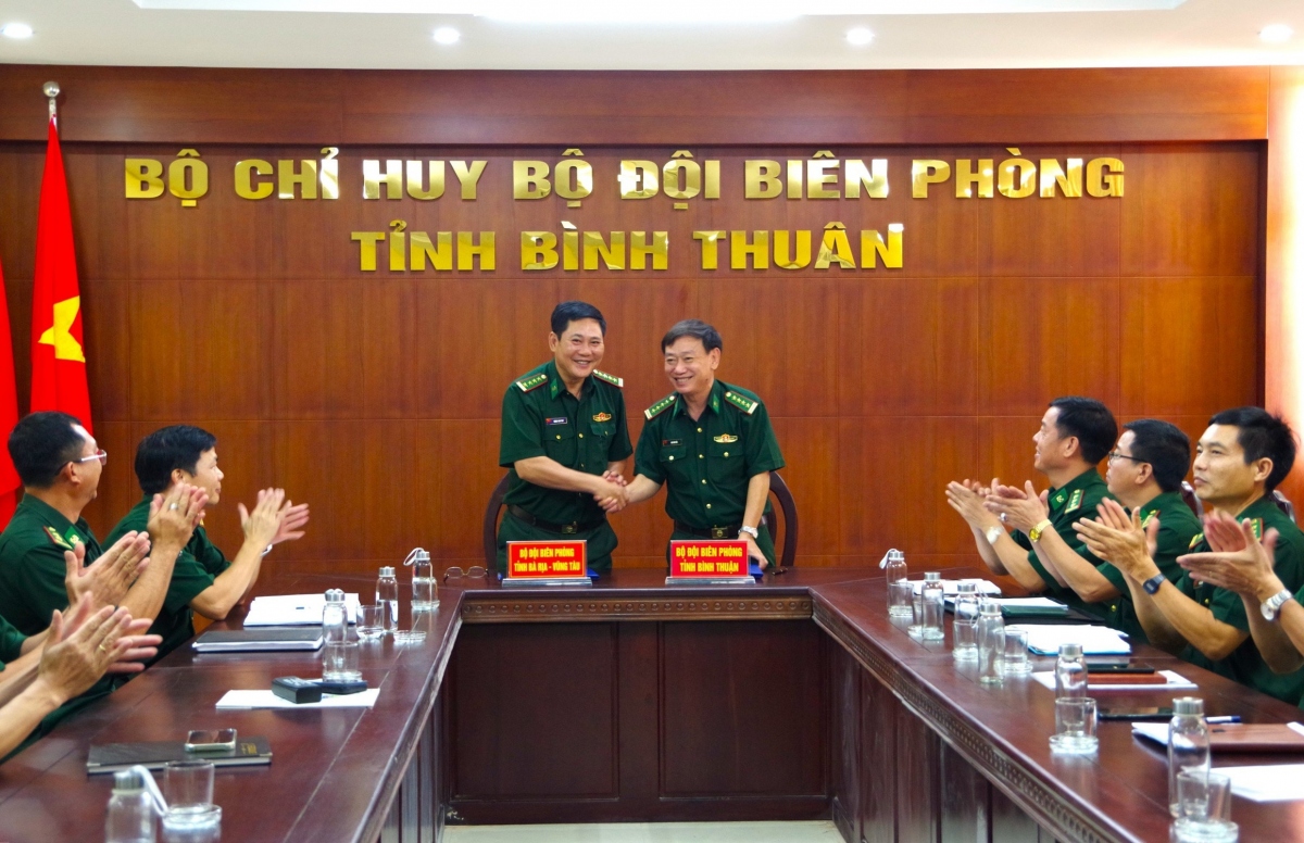 Biên phòng Bà Rịa - Vũng Tàu và Bình Thuận phối hợp xử lý tàu cá mất kết nối dài ngày trên biển (ảnh: Văn Danh)