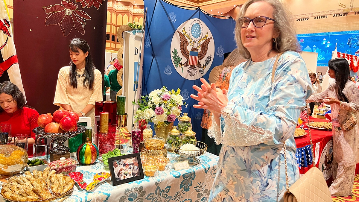 Đại sứ Mỹ tại Brunei ấn tượng với hình ảnh cựu Tổng thống Barrack Obama thưởng thức món bún chả tại Việt Nam
