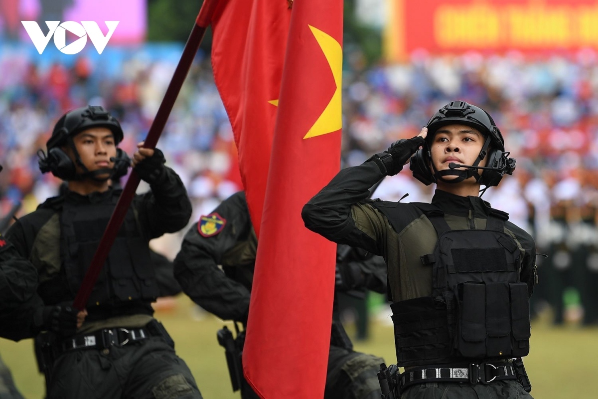 Khối nam cảnh sát đặc nhiệm