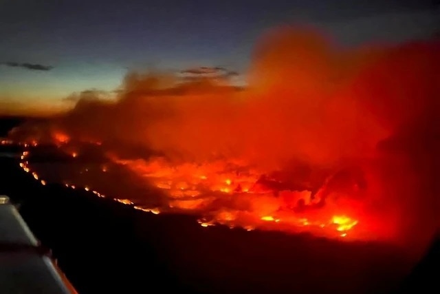 Cháy rừng dữ dội ở Hồ Parker ở tỉnh bang British Columbia (Canada) vào ngày 10/5/2024 (Ảnh: Reuters)