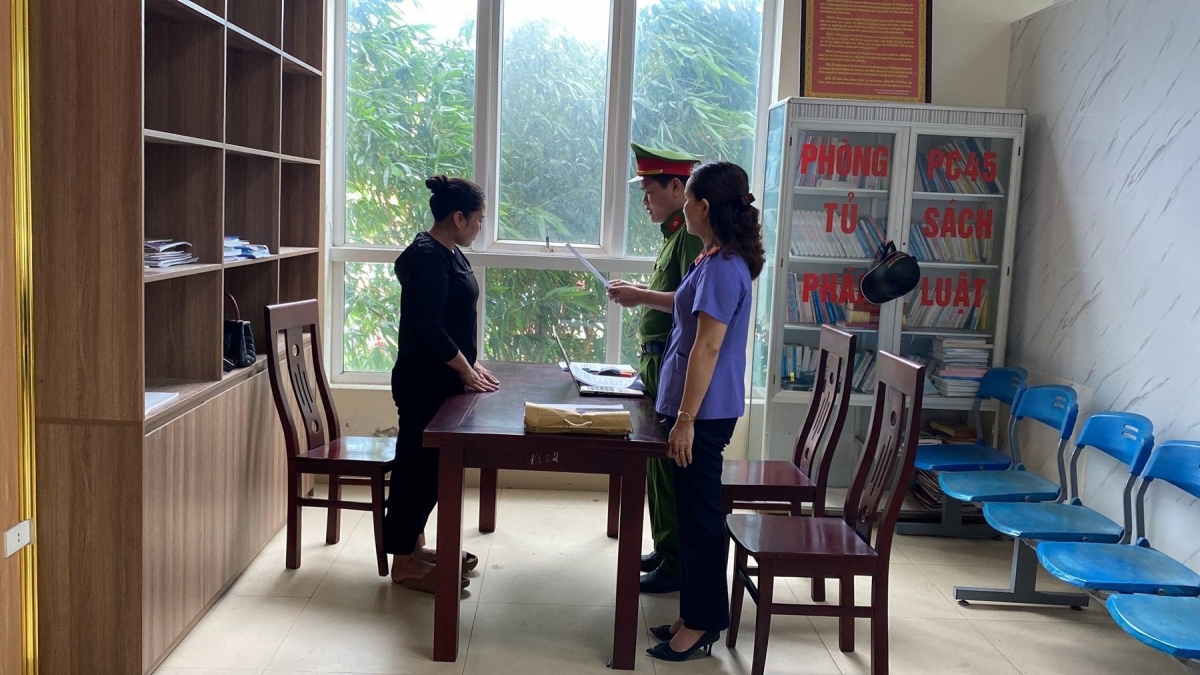 Cơ quan chức năng đọc lệnh bắt tạm giam đối với Trần Thị Hằng Nga