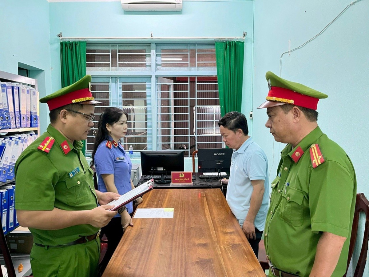 Công an huyện Tây Giang khởi tố bị can, bắt tạm giam bị can Lê Quang Hào.