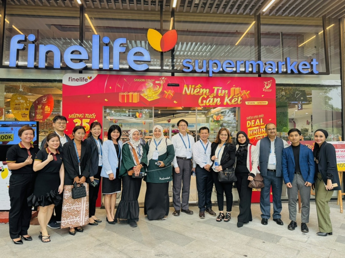 Đại biểu tham quan các mô hình bán lẻ của Saigon Co.op
