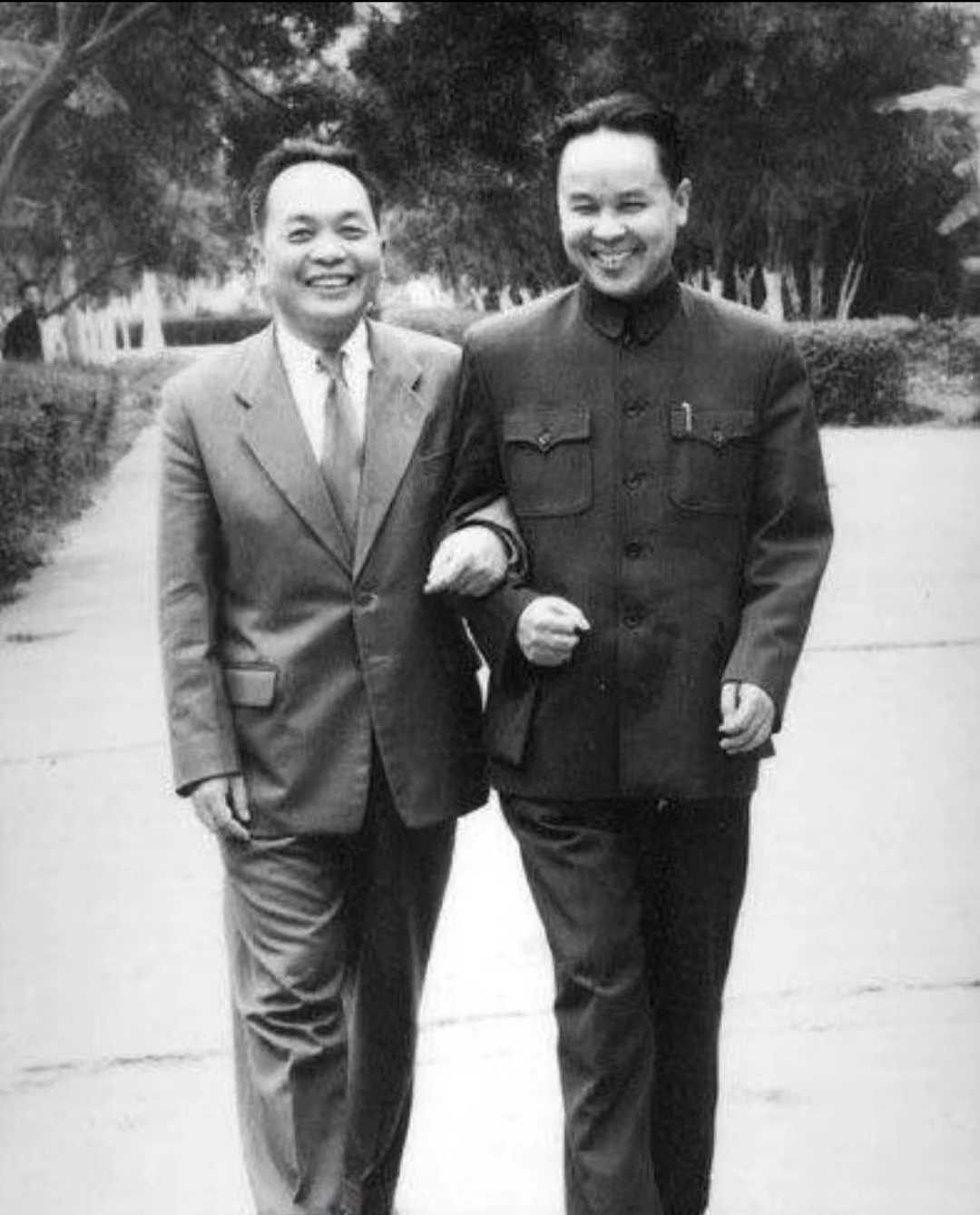 Đại tướng Võ Nguyên Giáp và Thượng tướng Vi Quốc Thanh những năm 1960