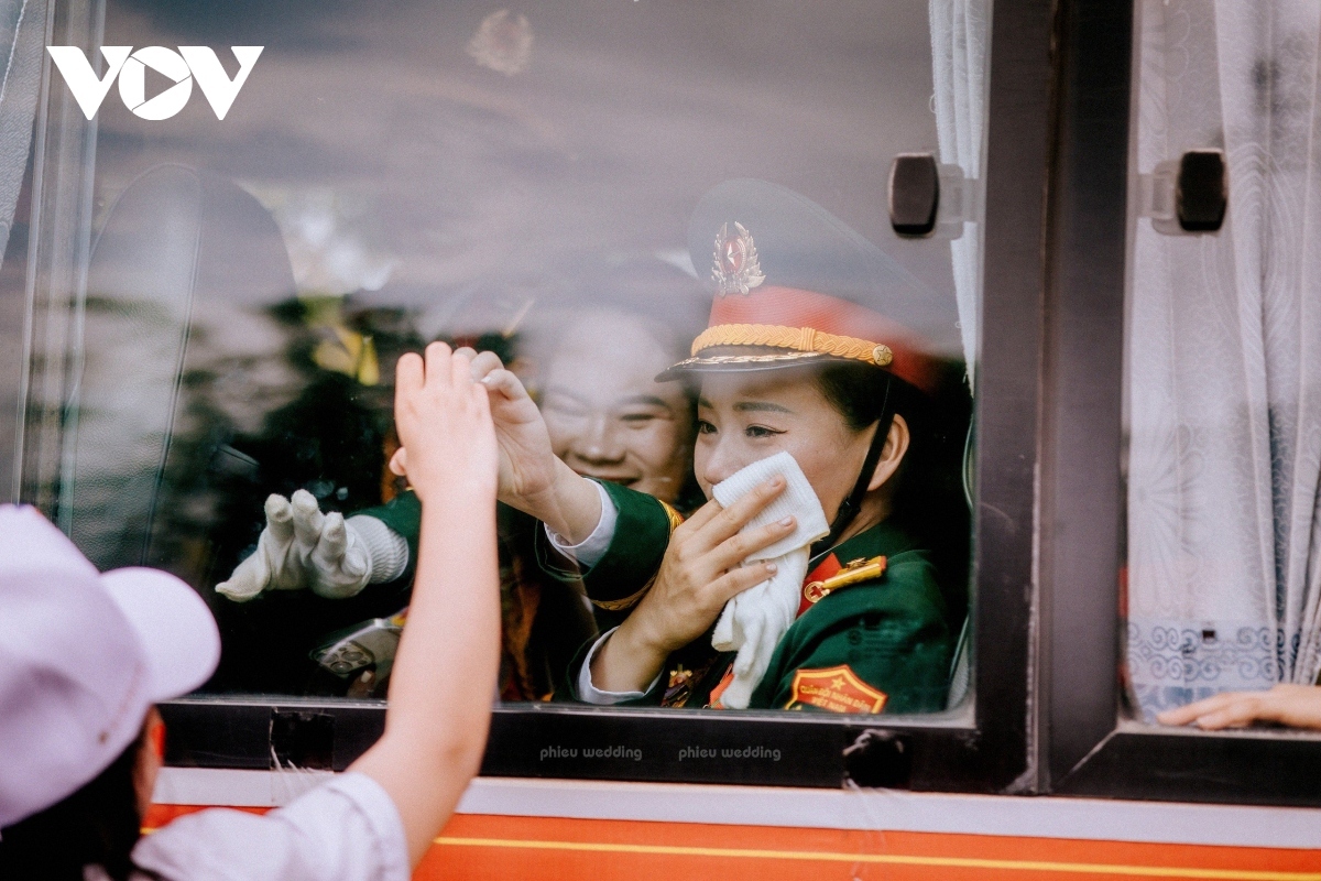A female military officer on the running car cannot hold back her tears 