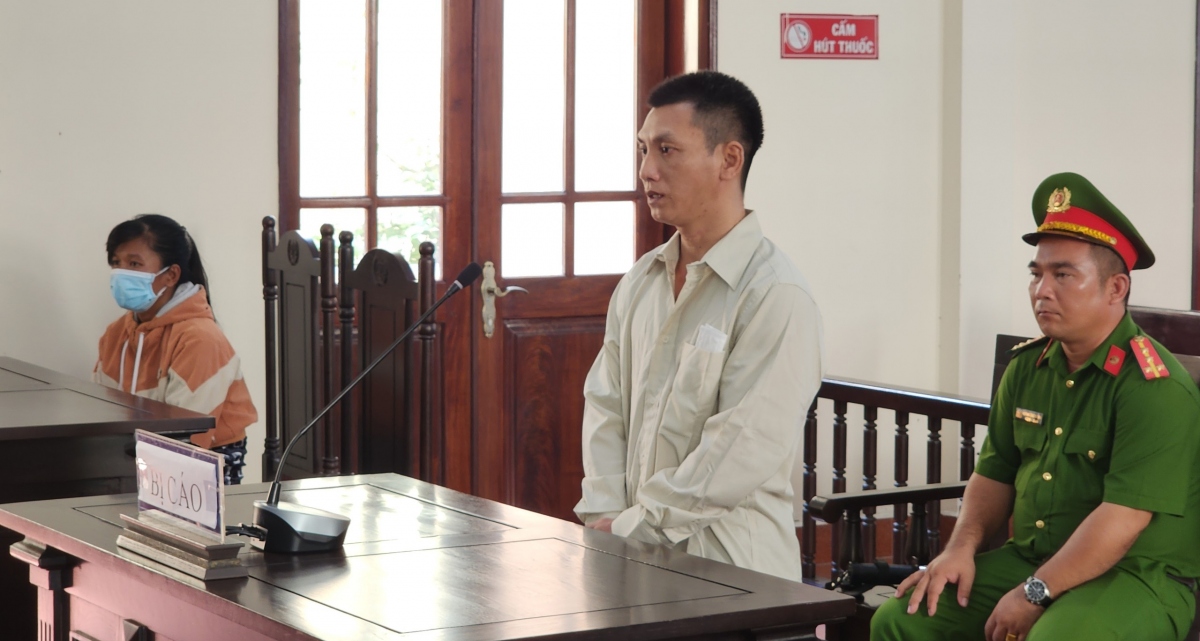 Đỗ Văn Nghiêm bị án tù do cầm dao cắt vào cổ vợ