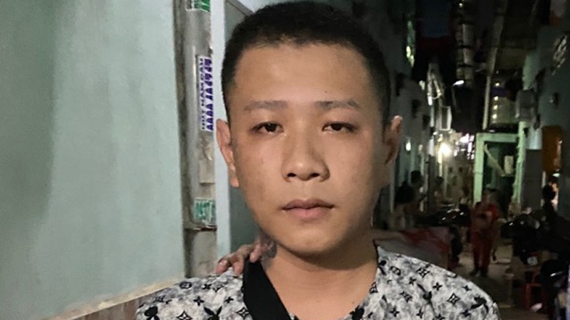 Việt bị công an bắt giữ sau khi trở về Bình Dương (ảnh: CA)