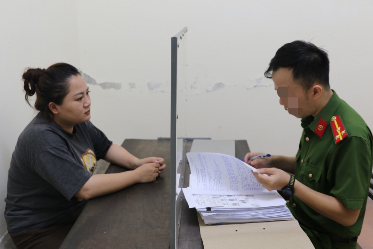 Đối tượng Lô Thị Trang tại Cơ quan Công an