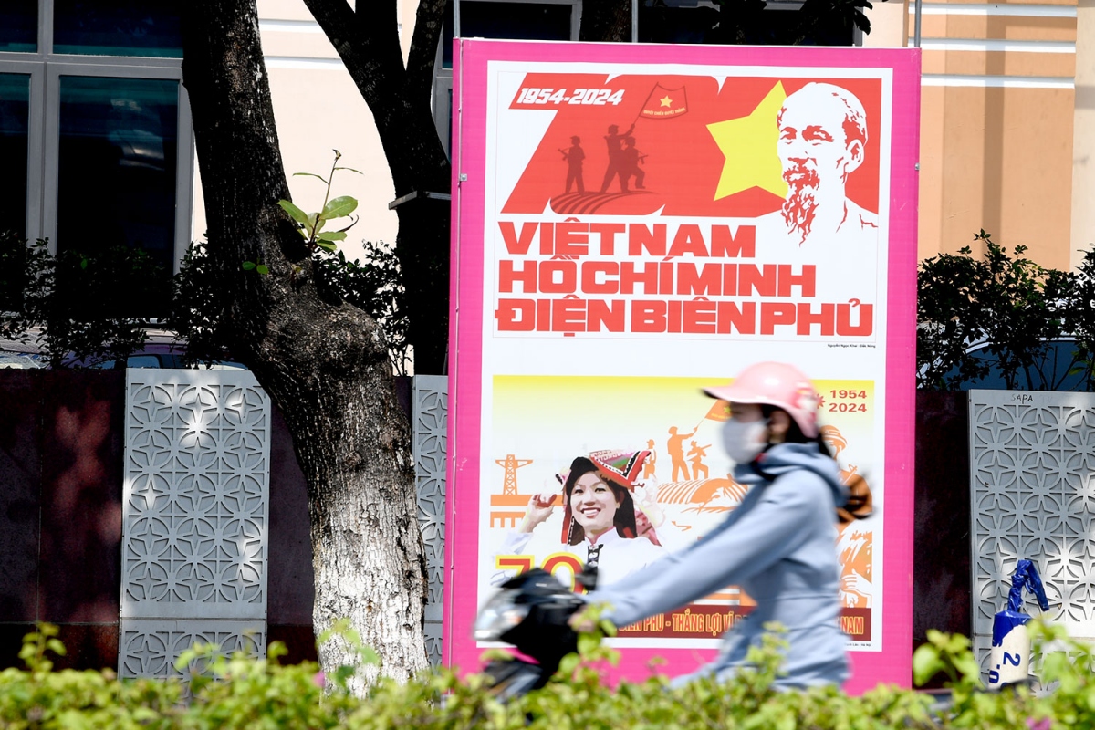 Những ngày này, vùng đất Điện Biên Phủ như được khoác lên mình một tấm áo mới.